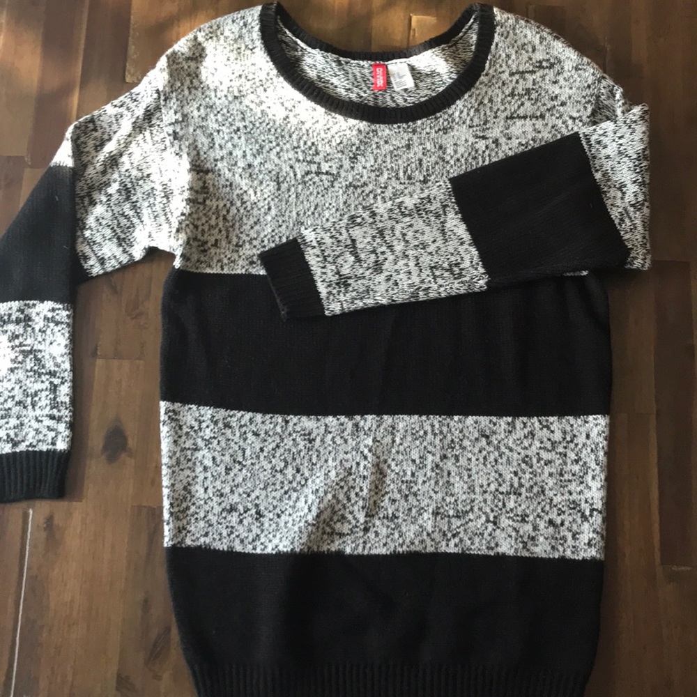 Black and great stripped sweater